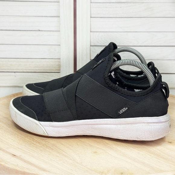 Vans UltraRange Gore Knit Slip On Sneakers Black White 7 Men 8.5 Women - Picture 3 of 11